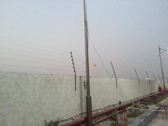 Perimeter Electric Security Fencing System Protection Palisade Solar Electronic Gallagher Power Nemtek Outdoor Residential Wall Boundary Fence Steel Net Gate